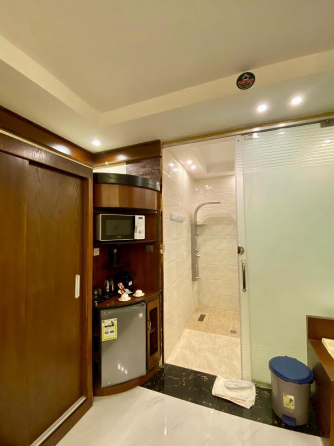 Aral Hotel Apartments 타부크 외부 사진