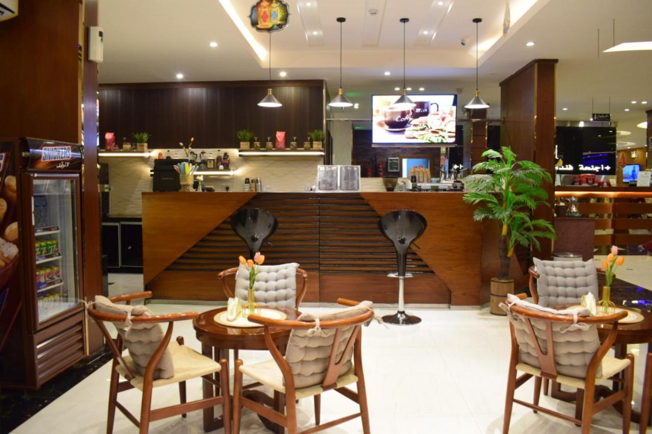 Aral Hotel Apartments 타부크 외부 사진