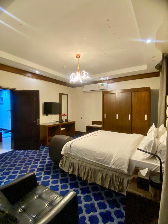 Aral Hotel Apartments 타부크 외부 사진
