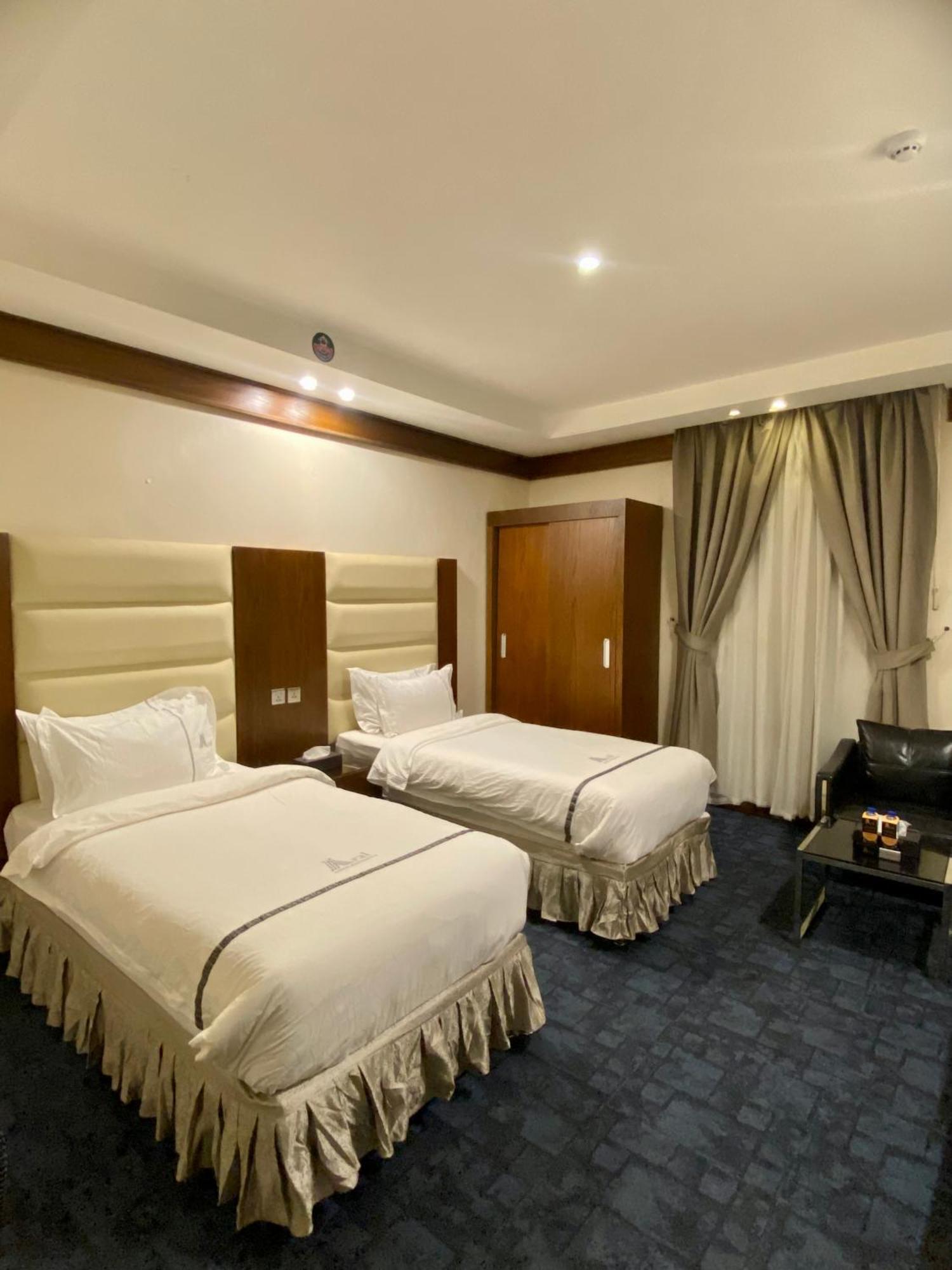 Aral Hotel Apartments 타부크 외부 사진