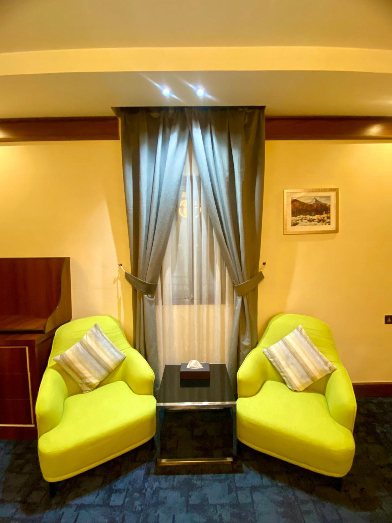 Aral Hotel Apartments 타부크 외부 사진