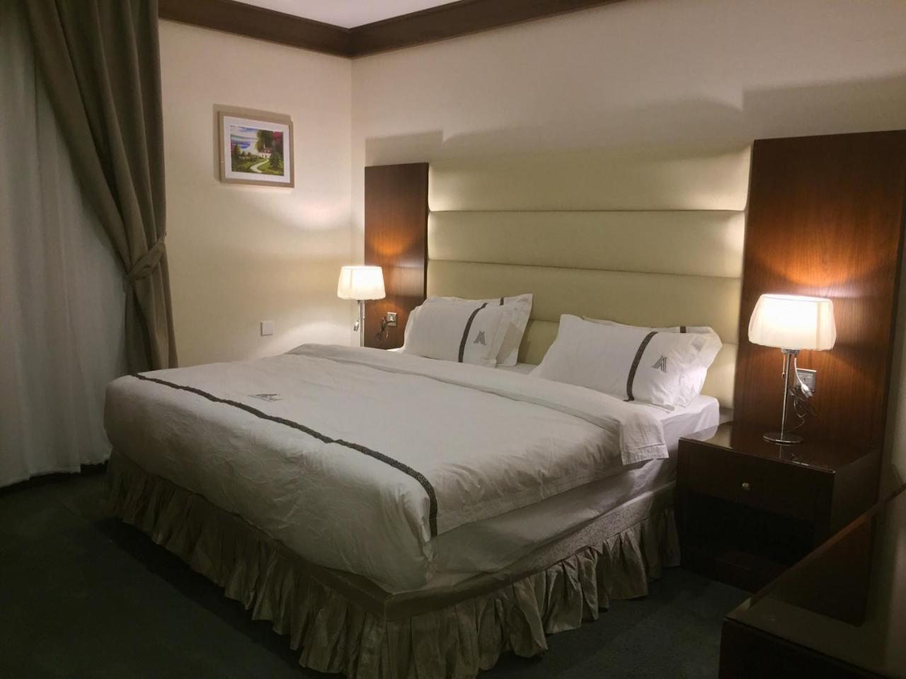 Aral Hotel Apartments 타부크 외부 사진