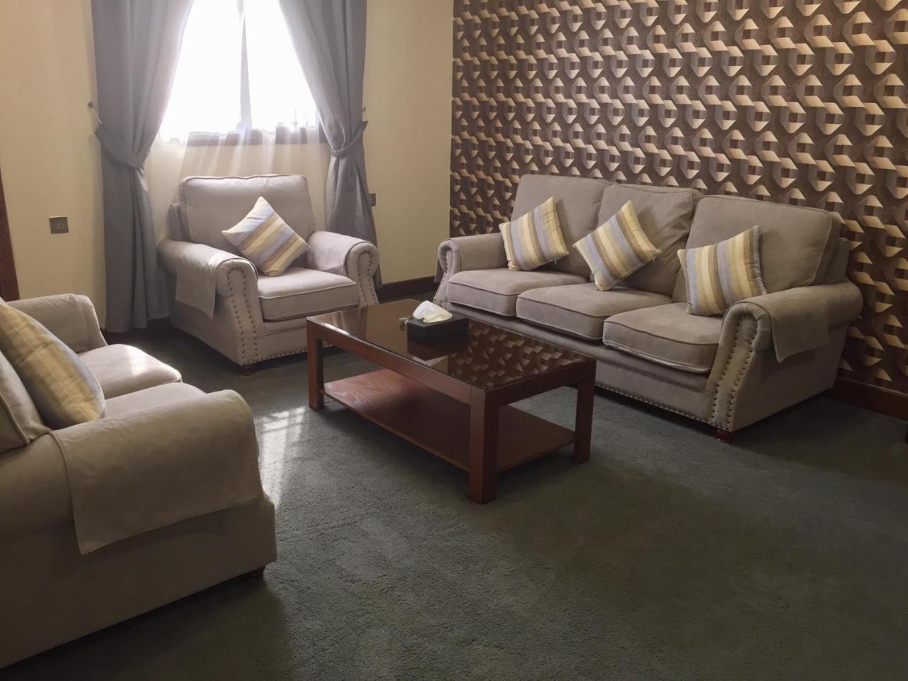 Aral Hotel Apartments 타부크 외부 사진